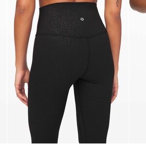 Lululemon Align Crop *21"  size 10
Polar Shift Emboss Black